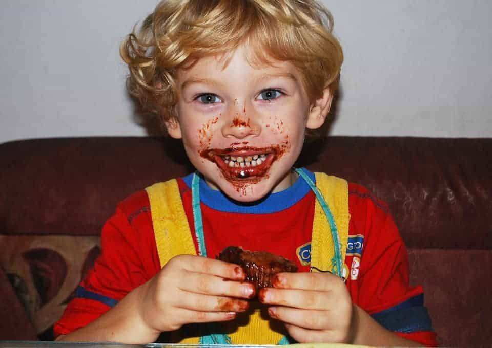 Что делать, если ребенок очень много ест? Советы психолога - motivacii-net.ru