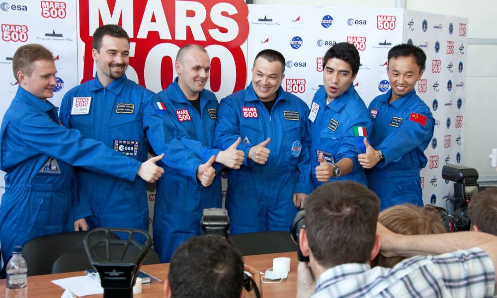 9 советов от участников программы Mars 500. Они провели в изоляции 520 дней - maximonline.ru
