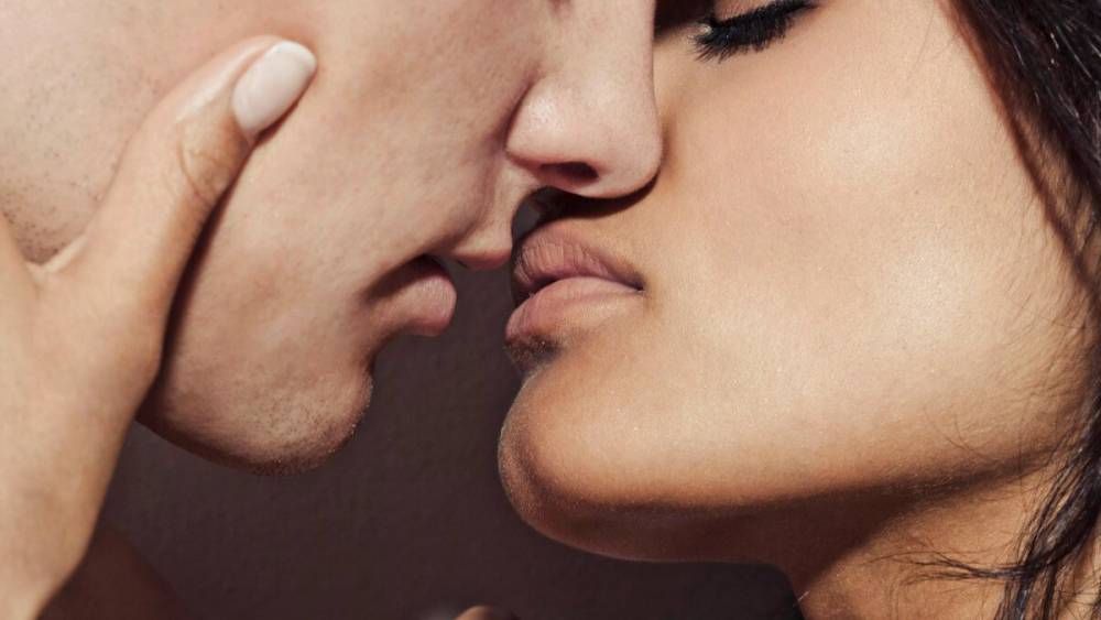 Психологи о поцелуях: чем они важны в отношениях и почему без них не будет любви - gurutest.ru