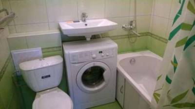 Варианты расположения стиральной машинки, если в ванной для этого не хватает места - lublusebya.ru