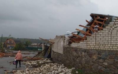В Кропивницком ураган сорвал крыши с домов — есть пострадавшие (ФОТО+ВИДЕО) - hochu.ua