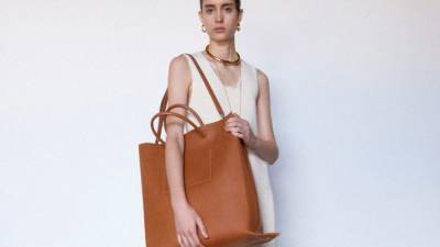 Большие сумки 2020: выбираем самую модную и вместительную сумку сезона - vogue.ru - Sander