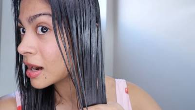 Девушка нанесла кокосовое масло на волосы на ночь и была поражена результатом - cpykami.ru