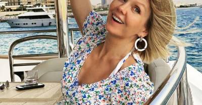 Валерий Арсений Шульгин - «Солнечная красавица»: 52-летняя Валерия блеснула в шляпке и пестром платье в цветок - wmj.ru - Эмираты