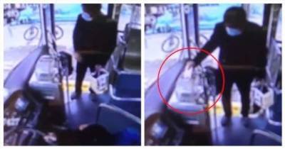 Водитель удивился странному пассажиру, оплатившему проезд телефоном (2 фото + 1 видео) - chert-poberi.ru - Китай
