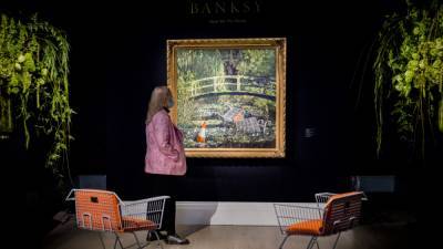 Клод Моне - Работу Бэнкси продали на аукционе за $9,8 миллионов через восемь минут после начала торгов - tatler.ru - Англия