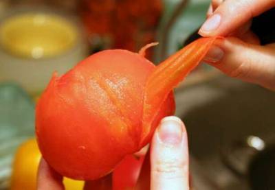 Легкая очистка помидоров от кожицы: кипяток не нужен - milayaya.ru