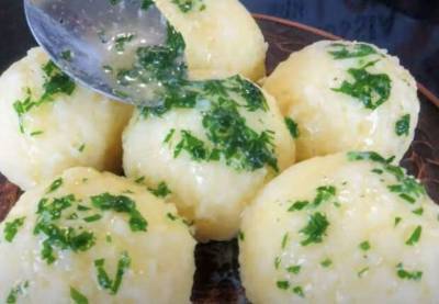 Полкило картошки смешали с яйцом: ужин из простых продуктов уже готов - milayaya.ru