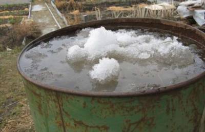 Что нужно сделать, чтобы бочка с водой не лопнула в сильный мороз - milayaya.ru