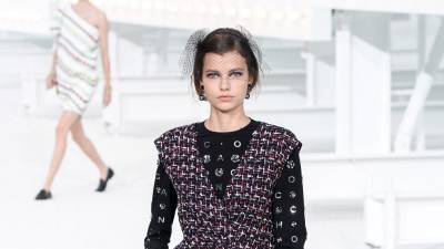 Виржини Виар - Роми Шнайдер - Жанна Моро - Стайлинг-трюки с показа Chanel весна-лето 2021 - vogue.ru