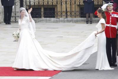 Анджелина Джоли - Alexander Macqueen - Кейт Миддлтон - принц Уильям - 7 самых шикарных и дорогих свадебных платьев, которые вы когда-либо видели - eva.ru