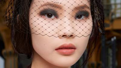 Лючия Пик - Самый модный макияж по мнению визажистов Chanel - vogue.ru - Париж
