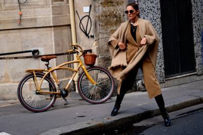 Streetstyle: как одеваются гости Недели моды в Париже, часть 3 - vogue.ua - Париж