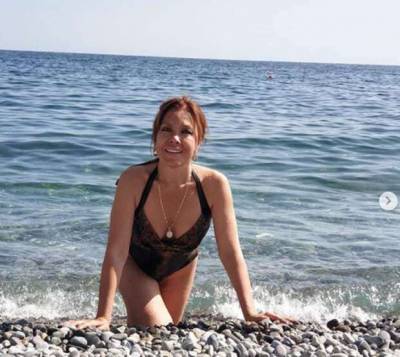 Фото 56-летней Азизы в купальнике восхитило поклонников - lublusebya.ru - республика Крым