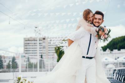 16 лет брака – топазовая свадьба: праздновать или нет, что подарить - liza.ua