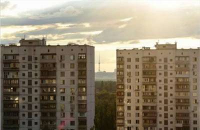 Мужчина в лифчике ранил женщину,выбросил в окно кошку и велосипед, а затем самоубился: видео (2 фото) - chert-poberi.ru - Москва