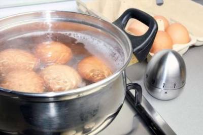 Кенджи Лопес-Альт - Как сварить куриные яйца, чтобы не растекался желток и легко чистилась скорлупа - chert-poberi.ru
