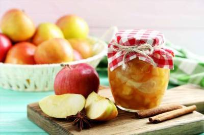 Прозрачное и вкусное! Певица Зара поделилась простым рецептом яблочного варенья - milayaya.ru