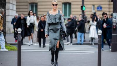 Streetstyle: как сочетать платья с сапогами этой осенью - vogue.ua