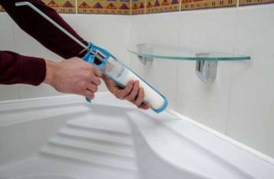 Чем замазать стык между стеной и ванной, чтобы вода не заливалась за бортик - milayaya.ru