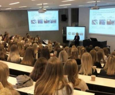 Урок в скандинавском колледже (1 фото) - chert-poberi.ru - Норвегия