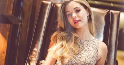 Звезда «Милых обманщиц» Саша Питерс впервые стала мамой - wmj.ru - Ирландия