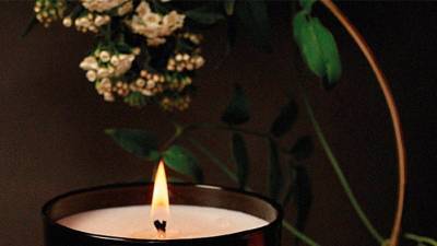 Ароматические свечи: какие свечи жечь дома этой осенью - vogue.ru