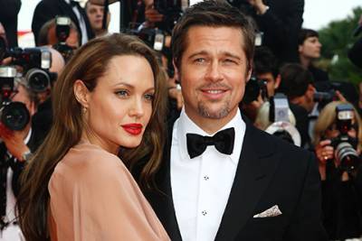 Анджелина Джоли - Брэд Питт - Brad Pitt - Джон Удеркирок - Angelina Jolie - Анджелина Джоли проиграла битву за отстранение судьи в бракоразводном процессе с Брэдом Питтом - spletnik.ru - штат Калифорния
