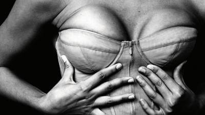 Что такое «болезнь грудных имплантов» - vogue.ru