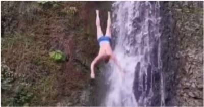 Мужчина чуть не погиб, спрыгнув в сочинский водопад с 10-метровой высоты (1 фото + 1 видео) - chert-poberi.ru - Сочи