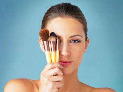 Как сделать макияж, если кожа шелушится: секреты визажистов - lublusebya.ru