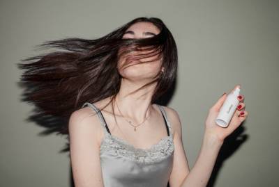 Очень вредно: 7 плохих вещей, которые вы делаете со своими волосами - news.yellmed.ru