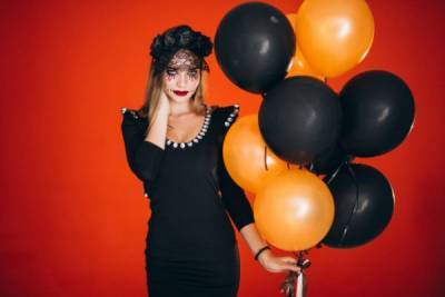 11 крутых костюмов на Хэллоуин, для которых нужно только черное платье - liza.ua