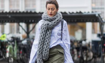 Как носить объемный шарф и не утонуть в нем: 6 модных приемов - marieclaire.ru