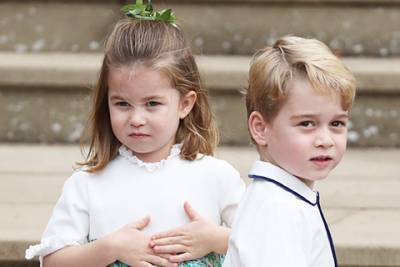 принц Филипп - принц Луи - Елизавета Королева (Ii) - принц Шарлотта - Принцы Джордж и Луи и принцесса Шарлотта поздравили королеву Елизавету II и принца Филиппа с 73-й годовщиной свадьбы - spletnik.ru
