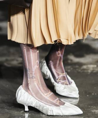 Мария Грация Кьюри - 90 пар обуви, которые мы будем носить осенью и зимой - elle.ru - Sander