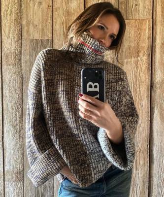 Виктория Бекхэм - Самый уютный свитер с воротом вместо маски: показывает Виктория Бекхэм - elle.ru - Victoria - county Beckham