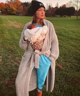 Хейли Бибер - Джиджи Хадид - Джиджи Хадид опубликовала редкие фотографии с новорожденной дочерью - elle.ru - Сша