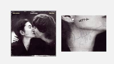 Джон Леннон - Йоко Оно - Пластинку, которую Джон Ленон подписал своему убийце выставили на аукцион - womo.ua - Нью-Йорк