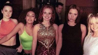 Платье из клипа Spice Girls выставлено на благотворительный аукцион - vogue.ru - Бейрут