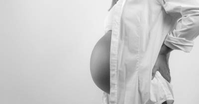 Подросток не знала о беременности — и ей пришлось вылавливать ребенка из унитаза - wmj.ru