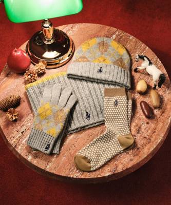 JW Anderson и Uniqlo выпустили коллекцию шапок и перчаток - elle.ru - Москва - Лондон - Санкт-Петербург