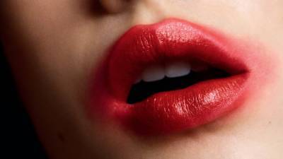 10 ошибок в макияже губ: говорит звездный визажист - vogue.ua