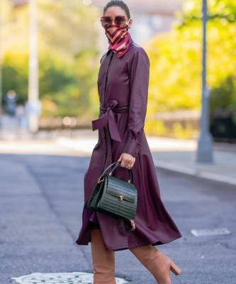 Оливия Палермо - Кожаное платье в оттенке марсала + изумрудная сумка: урок стиля от Оливии Палермо - elle.ru - Сша