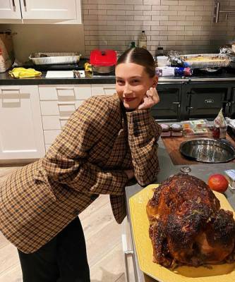 Хейли Бибер - Happy Thanksgiving Day: Хейли Бибер показала самую аппетитную индейку. Обещаем, у вас разыграется аппетит! - elle.ru