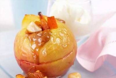 Десерт на 85 калорий: печеные яблоки с сухофруктами - lublusebya.ru