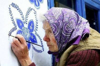 Эта 90-летняя бабушка каждый год расписывает дома жителей своей деревни - lublusebya.ru - Чехия