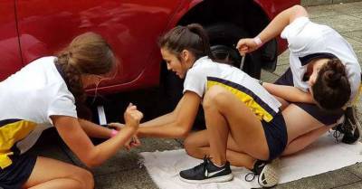Поменять пробитую шину и замерить уровень автомобильного масла: зачем в Австралии этому учат девочек-подростков? - cpykami.ru - Австралия