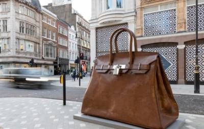 Hermes - В Лондоне появилась гигантская скульптура культовой сумки Hermès Birkin (ФОТО) - hochu.ua - Лондон