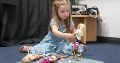 Новое исследование показало, что игра в куклы помогает детям развивать эмпатию и навыки обработки социальной информации - womo.ua - Украина